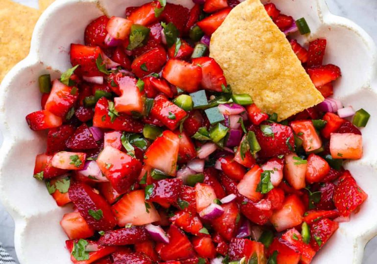 Strawberry Salsa (5 Ingredients)