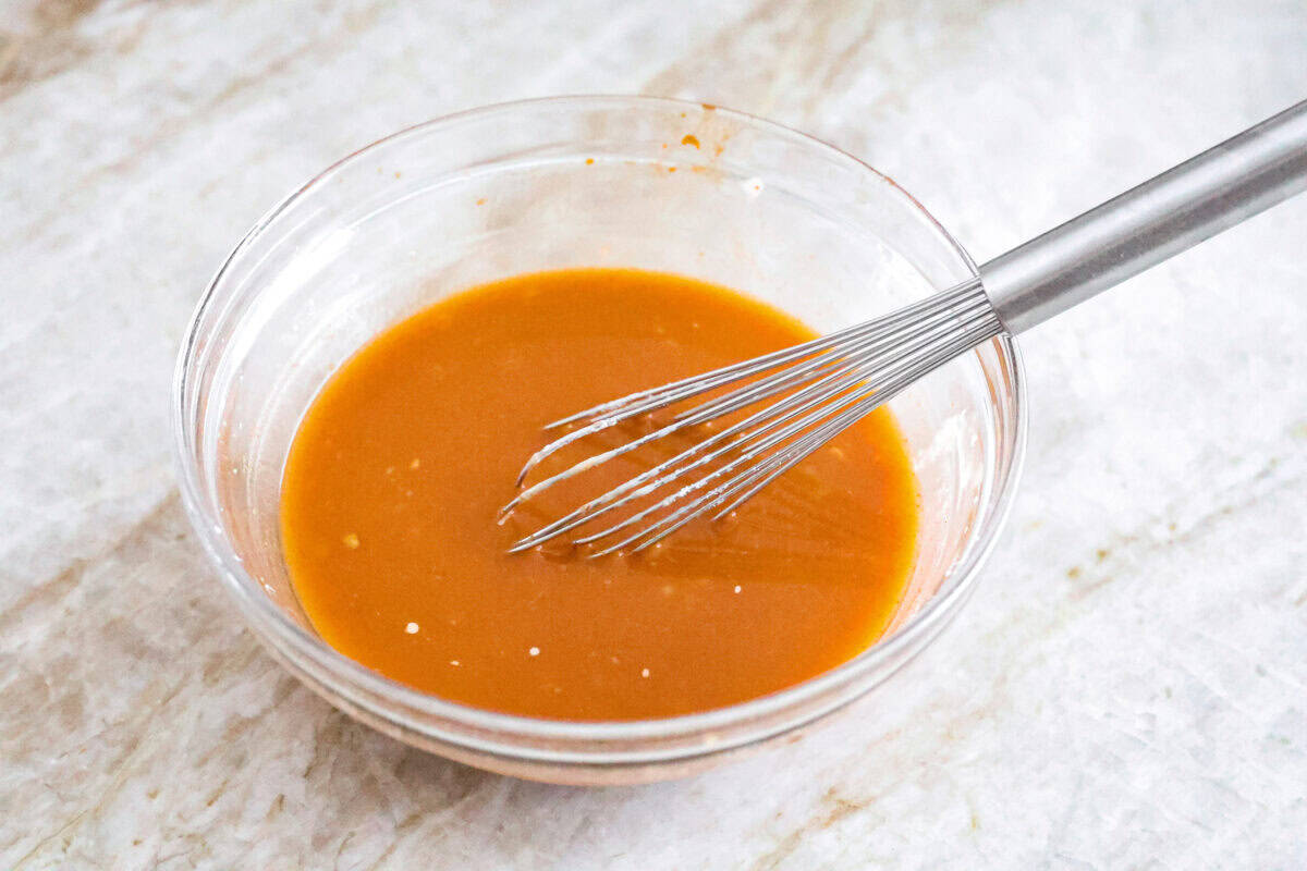 Fourth photo of the Hunan sauce mixed in a bowl.