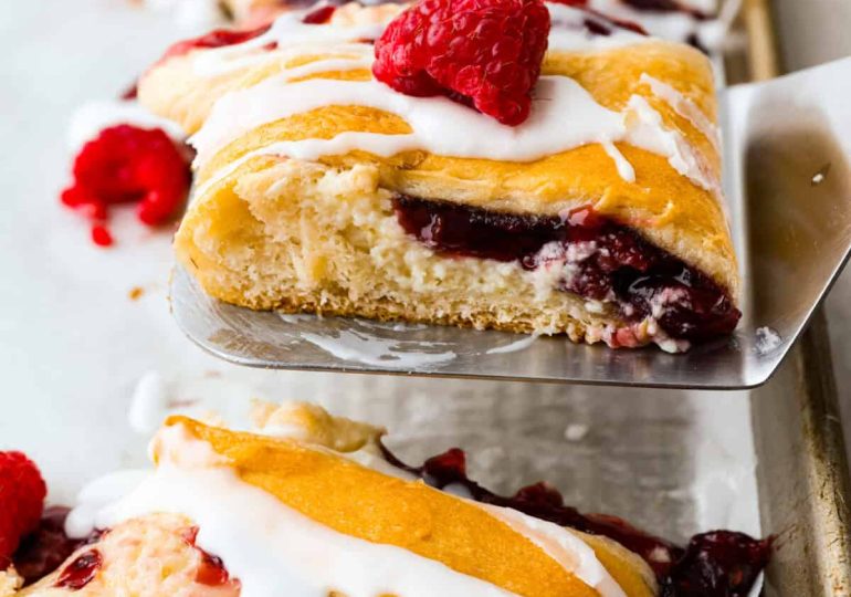 Raspberry Cream Cheese Crescent Ring